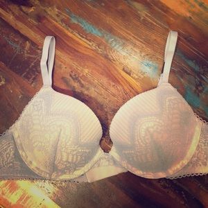 Victoria’s Secret Dream Angles push up bra